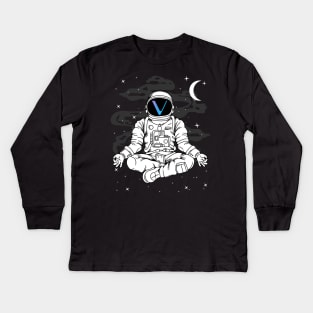 Astronaut Yoga Vechain VET Coin To The Moon Crypto Token Cryptocurrency Blockchain Wallet Birthday Gift For Men Women Kids Kids Long Sleeve T-Shirt